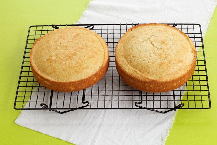 How Long to Cool a Cake before Frosting