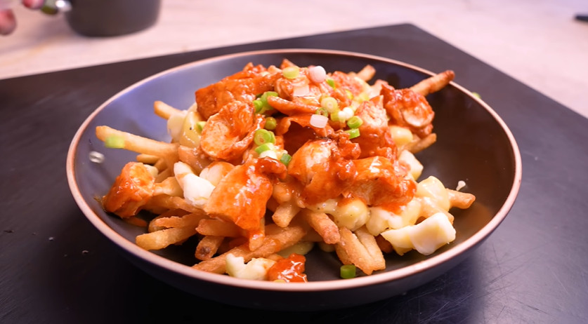 Buffalo Chicken Poutine Recipe
